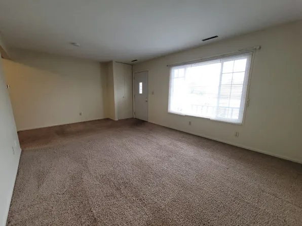 4509 Rushmore Dr NE, 4509 Rushmore Dr NE APT 6, Cedar Rapids, IA 52402
