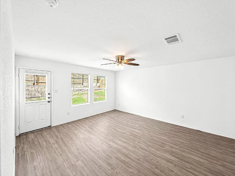 8802 McCoy Pass — Photo 9