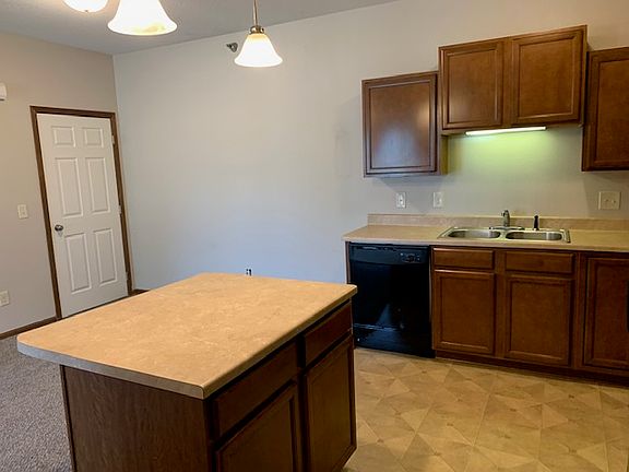 3rd image of 1825 SW White Birch Cir Unit 6-1