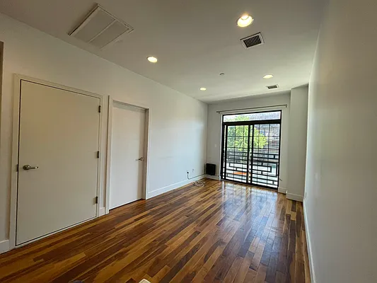 Rented by Voro New York | media 13