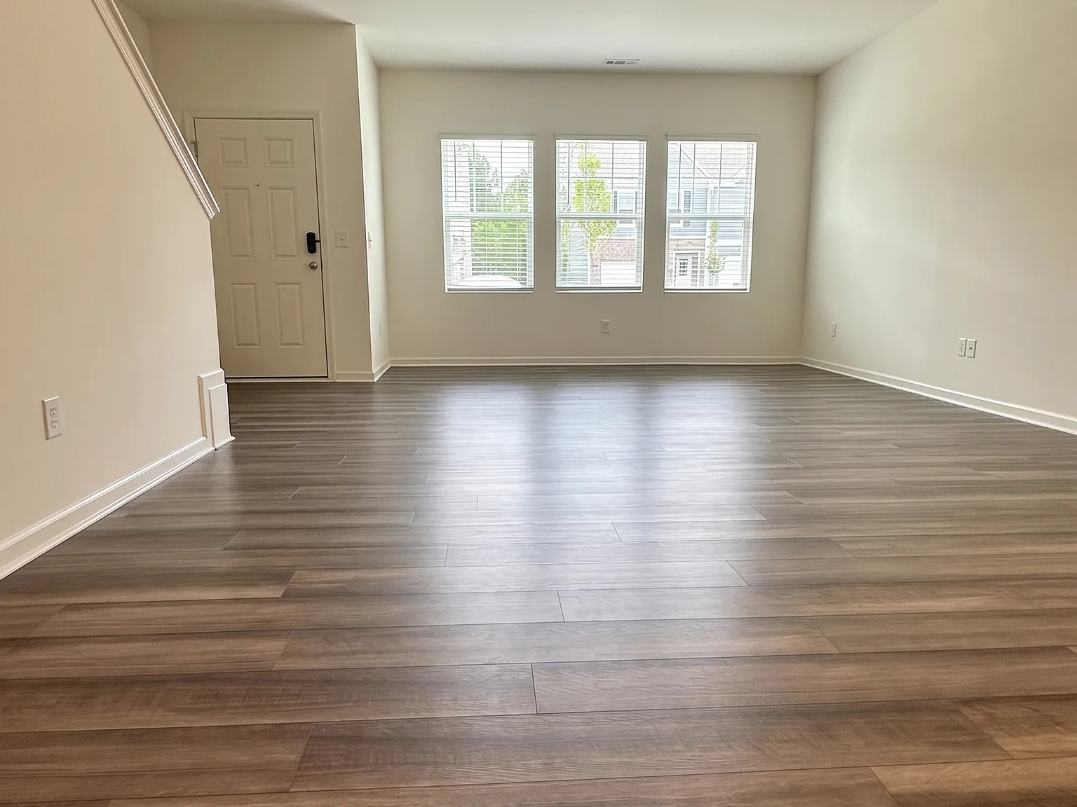 3 bed, 2.5 bath, 1594 sqft, $1,875 — Photo 3