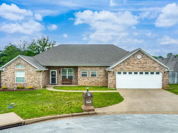 1718 Valley Brook Ln, Longview, TX 75605