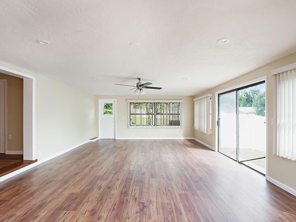 3rd image of 24 Truman Blvd