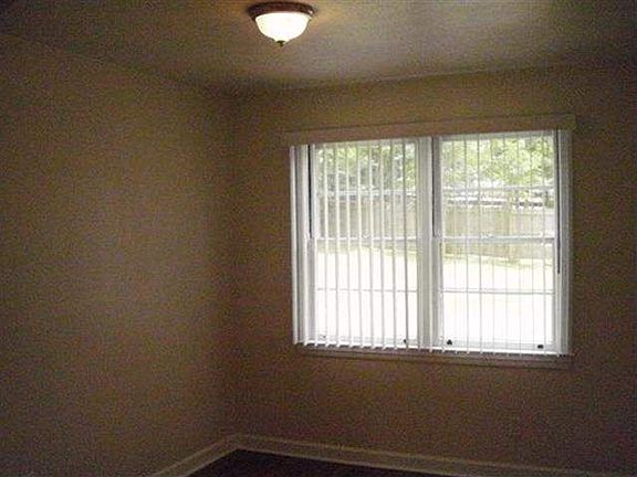 3rd image of 903 Delores Dr