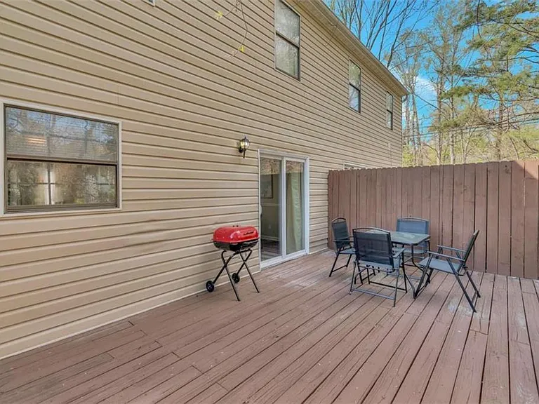 2101 Valley Oaks Dr SE — Photo 12