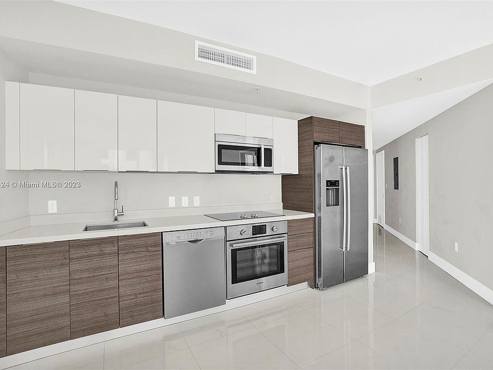 1st image of 1010 SW 2nd Ave Unit 1204