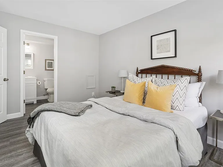 Maple View Apartments — Photo 13