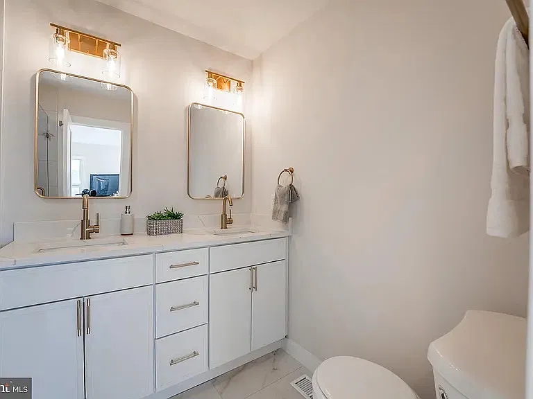 4 bed, 3.5 bath, 2310 sqft, $3,500 — Photo 1