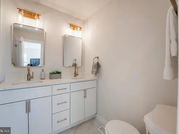 3950 Wilcoxson Dr, Fairfax, VA 22031