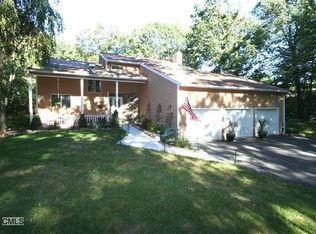 7 Fawn Crest Dr, New Fairfield, CT 06812