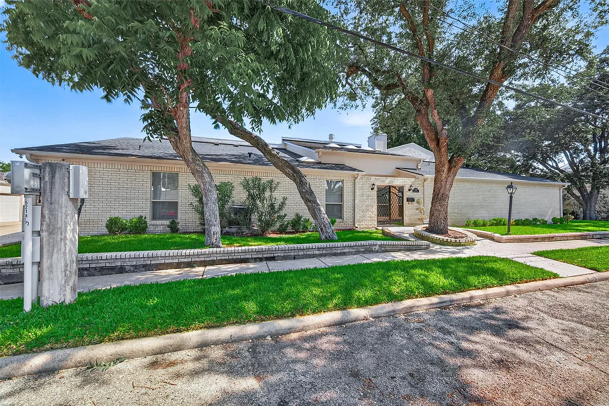 Building Photo - 5218 Palmetto St