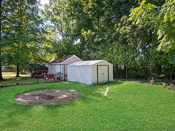 4th image of 674 Fruit Hill Ave