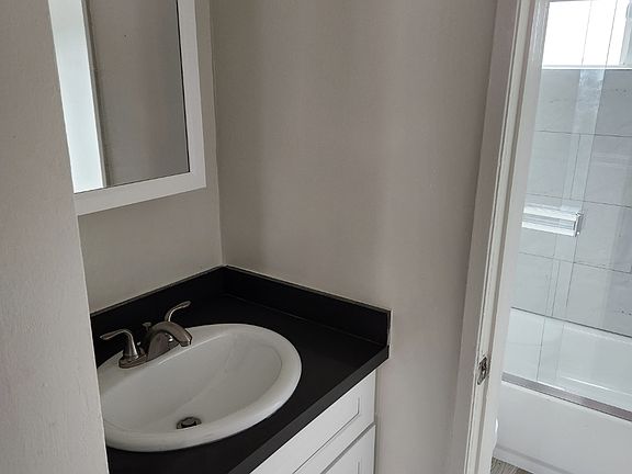 3rd image of 5242 Cahuenga Blvd #4