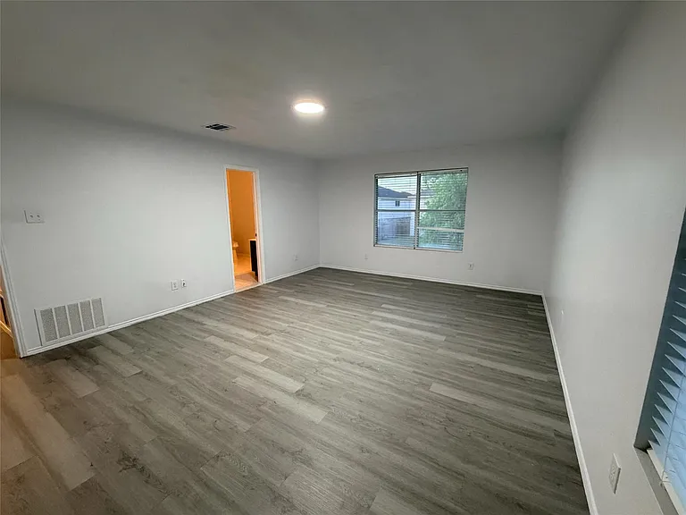8440 Shallow Creek Dr — Photo 17