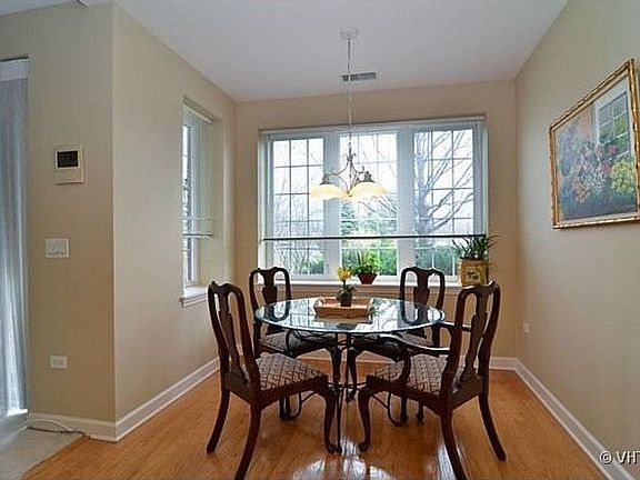 3rd image of 2640 Summit Dr Unit 201