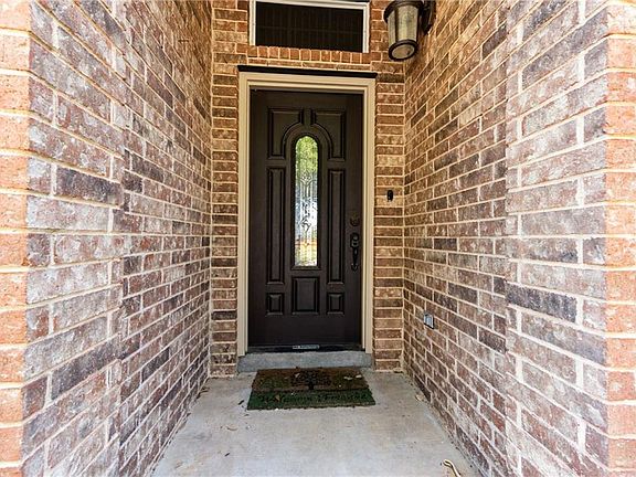 3rd image of 2407 Silver Spur Ln
