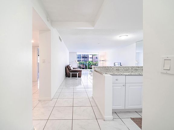 2nd image of 501 NE 14th Ave APT 103