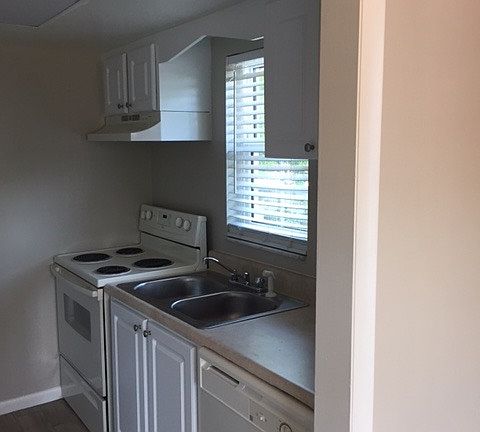 3rd image of 3220 Clay Ave APT 32