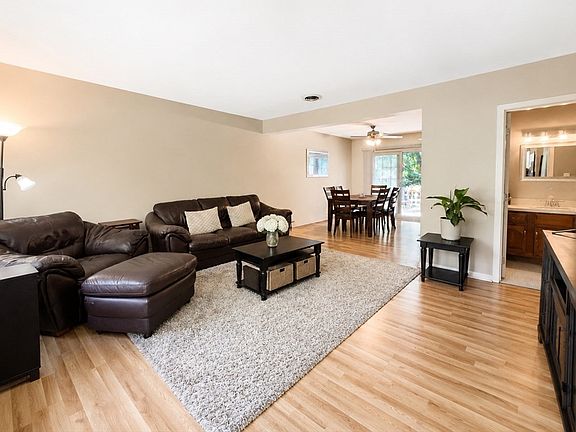 3rd image of 489 Turnpike St APT 5-6