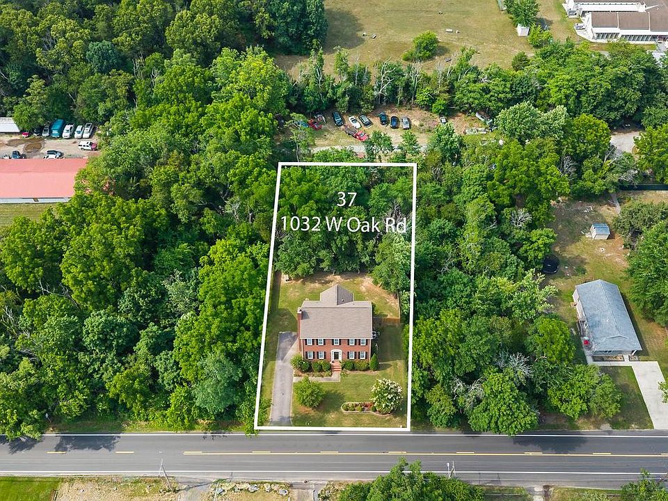1st image of 1032 W Oak Rd