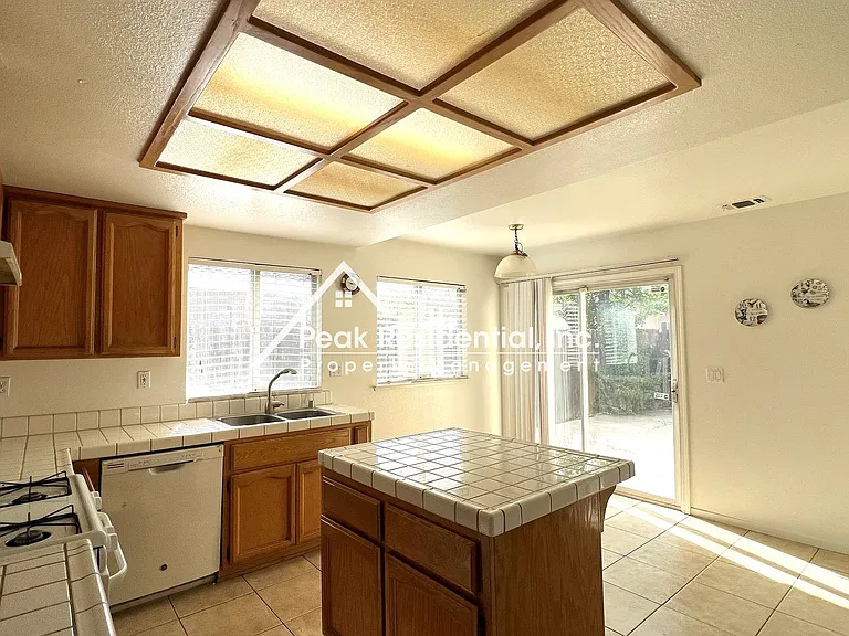 8274 Golden Park Ct — Photo 8