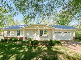 1041 Twistedoak Ct, Ballwin, MO