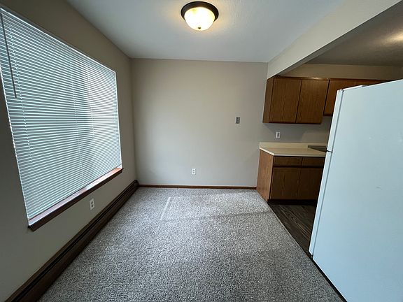 5th image of 389 Stratford Way #2