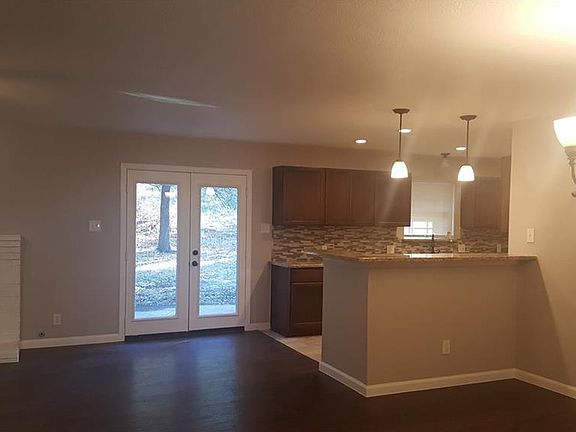 3rd image of 2424 Magna Vista Dr