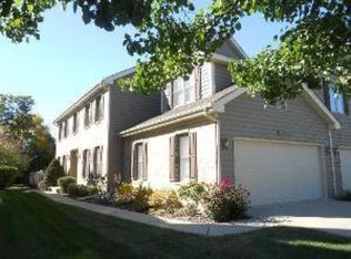 1N070 Prairie Path Ln, Winfield, IL 60190