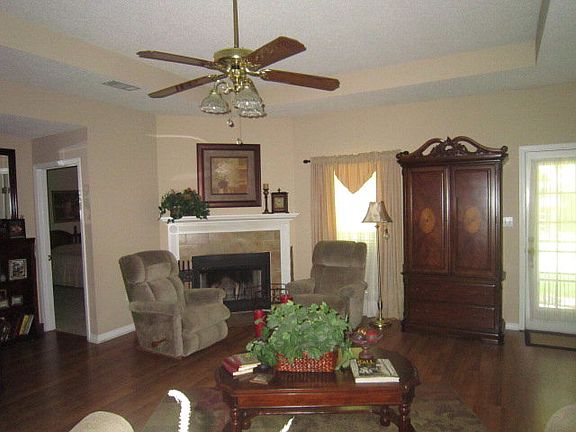 2nd image of 104 Woodlawn Dr