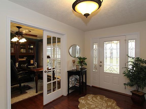 4th image of 4019 Blue Springs Dr