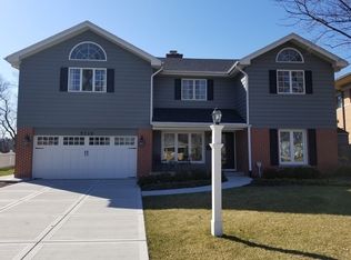 5710 Ridgewood Dr, Western Springs, IL 60558