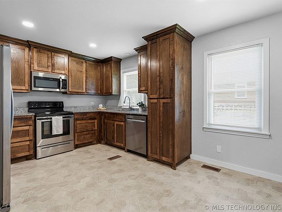 4th image of 1103 W University Blvd