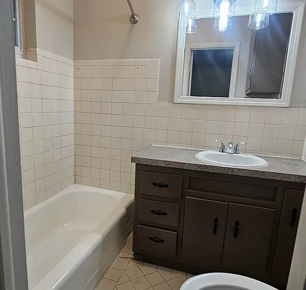 Colonial Terrace — Photo 7
