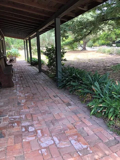 2765 Las Encinas Rd
