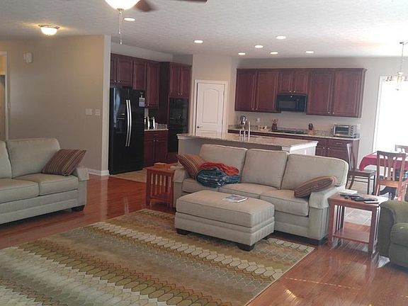 2nd image of 10241 Colville Ln