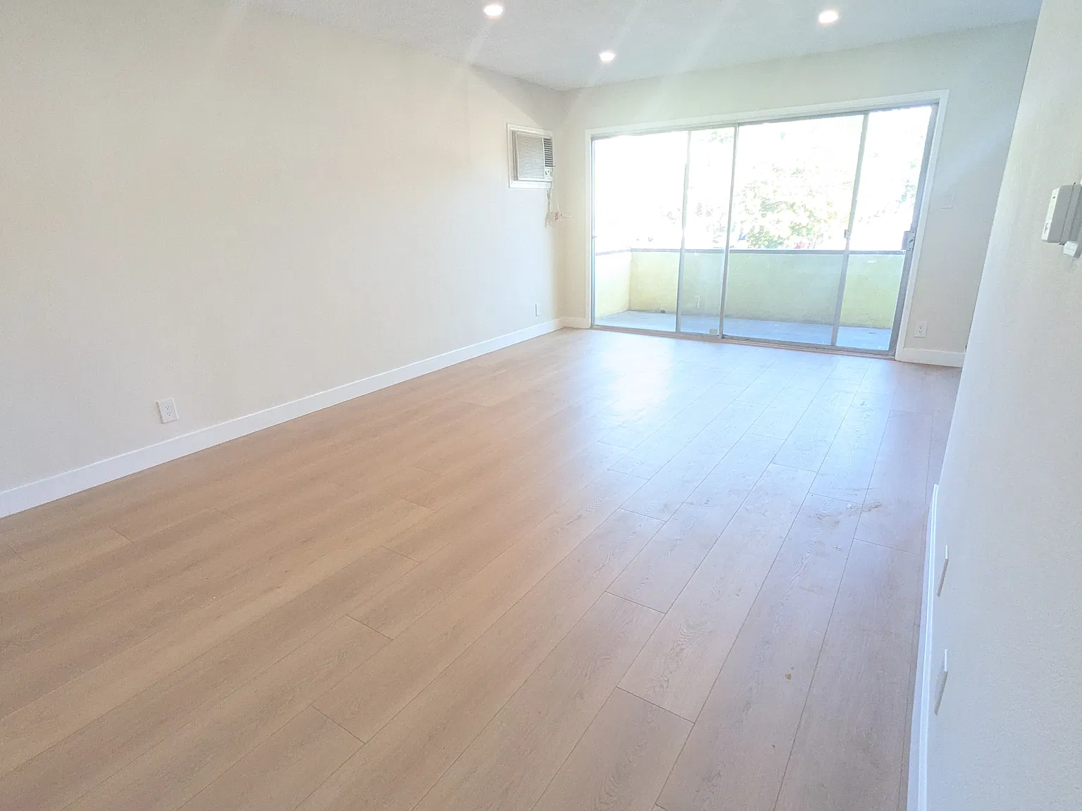 3 bed, 1500 sqft, $4,500 — Photo 2