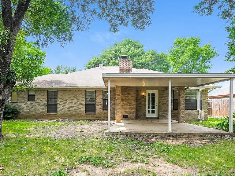 709 Daniels Dr — Photo 16