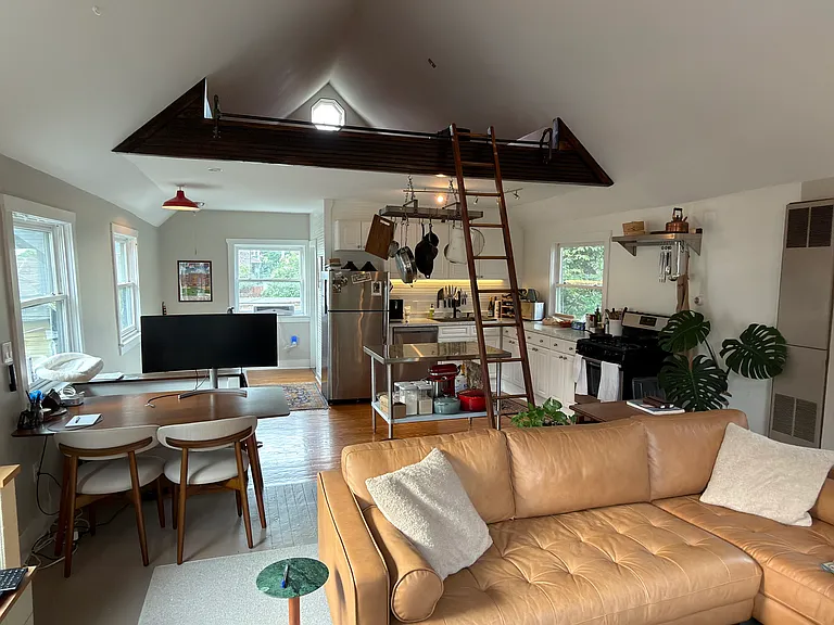 129 College St #4 — Photo 3
