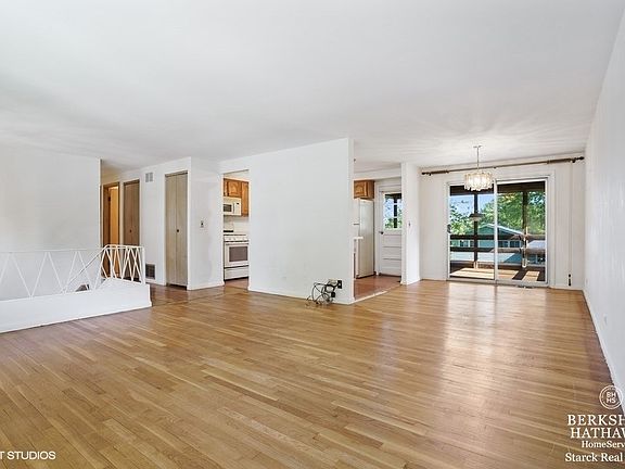 4th image of 1028 Bradford Ln