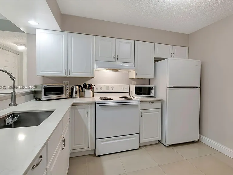 1001 NW 45th St #6 — Photo 10