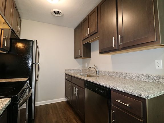 4th image of 387 Terrace Ave #399