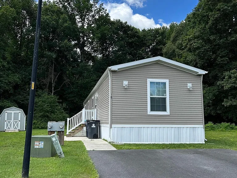 16 Loxley Ln — Photo 1