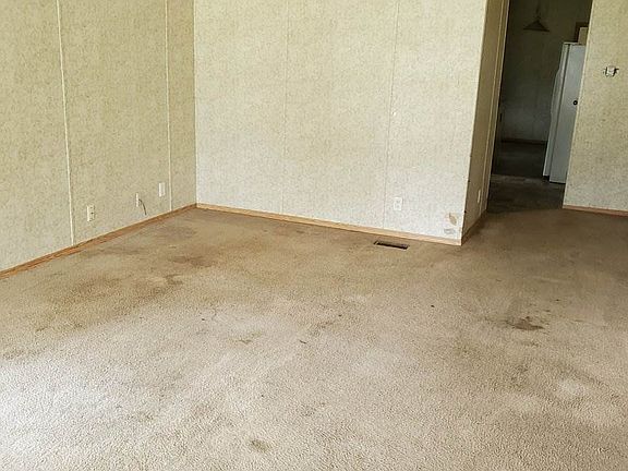 5th image of 102 Edgewater Dr