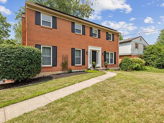 2nd image of 1973 Gainsborough Ln