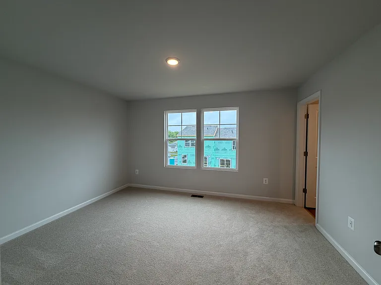 130 Saxon St — Photo 13