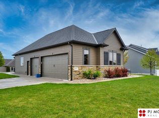 9302 Del Rio Dr, Lincoln, NE 68516