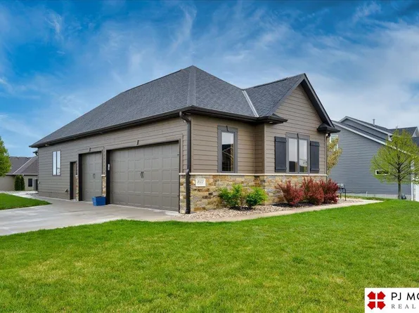 9302 Del Rio Dr, Lincoln, NE 68516