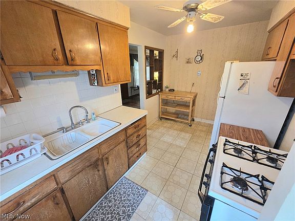 3rd image of 6040 W 54th St