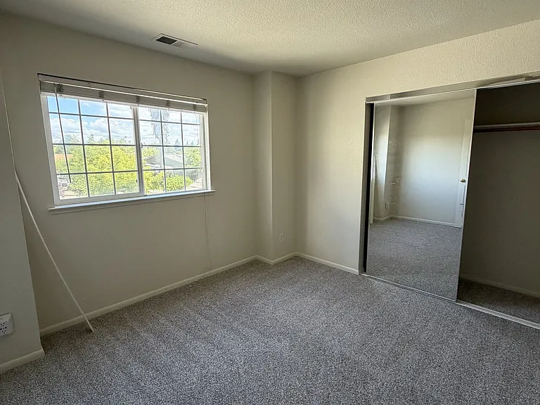 524 Court St — Photo 10